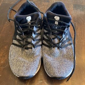 Mens Nike training shoes 9.5 Black/white